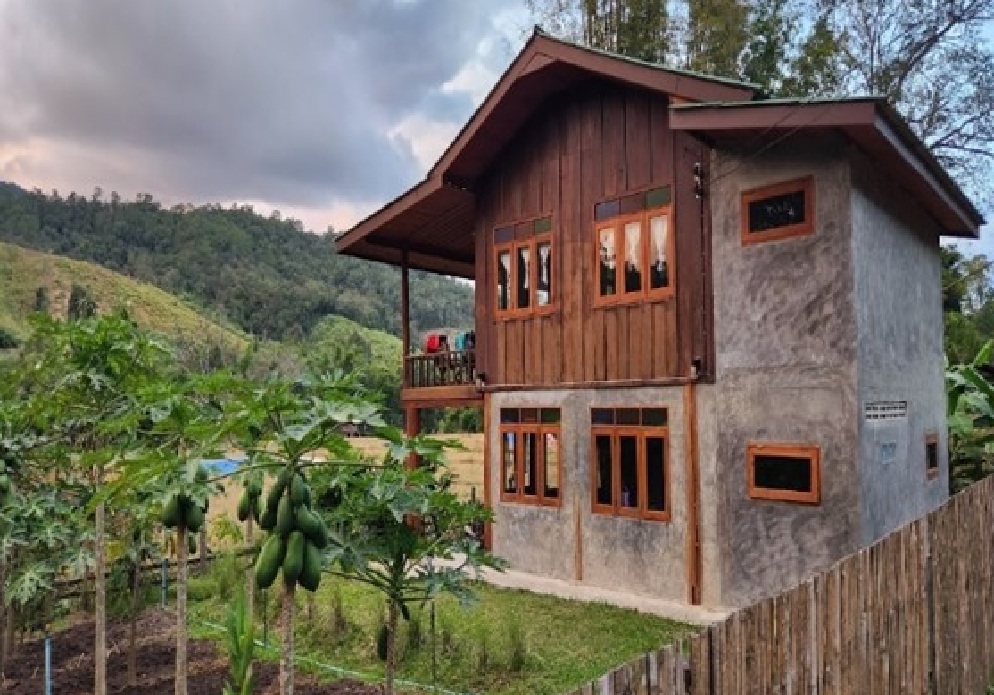 CHIANG MAI: Karen Homestay & Elephant Encounter
